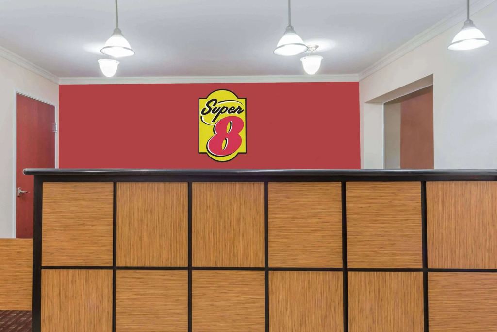 Super 8 by Wyndham Lake Charles Northeast