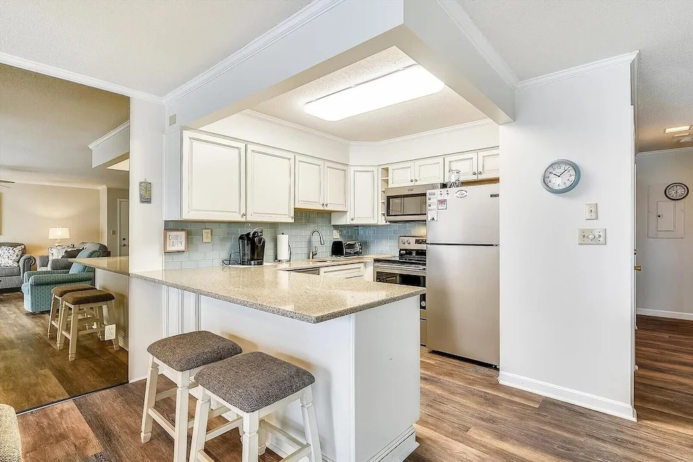 Harbour Island 403l 2 Bedroom Condo by RedAwning