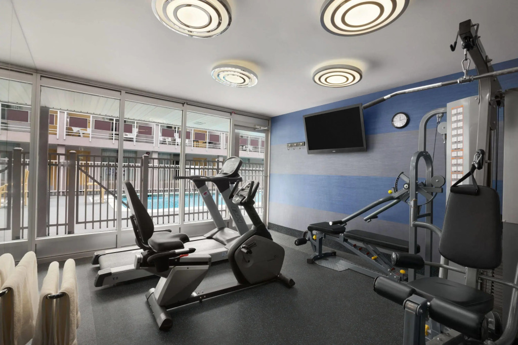 Ramada by Wyndham Rockville Centre