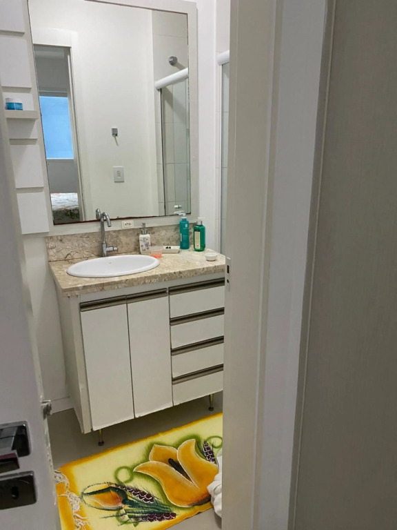 Suíte 1 com cama de casal,em apartamento compartilhado ar condicionado, tv, e Wi-fi -frigobar