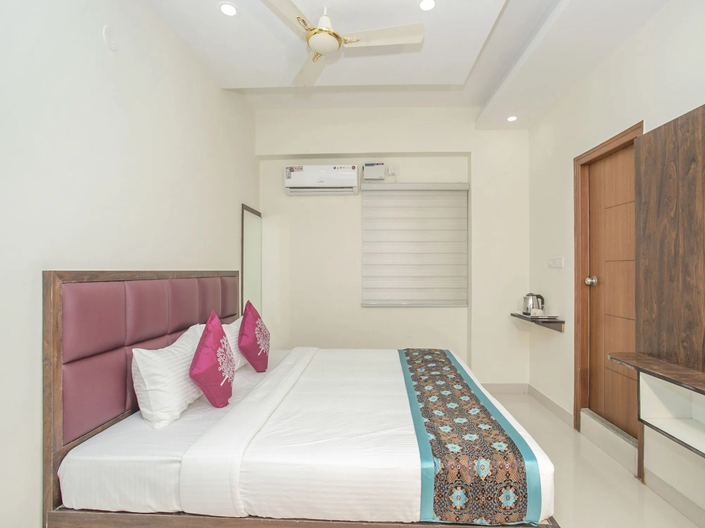 OYO 11387 Hotel Kozy Rooms