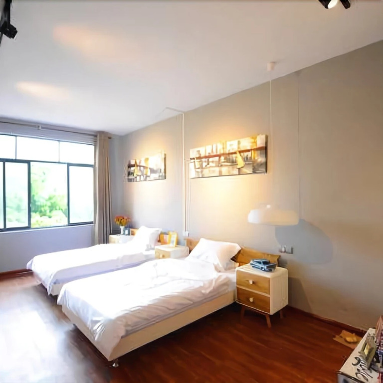 Xifeng Shouma Theme Hotel