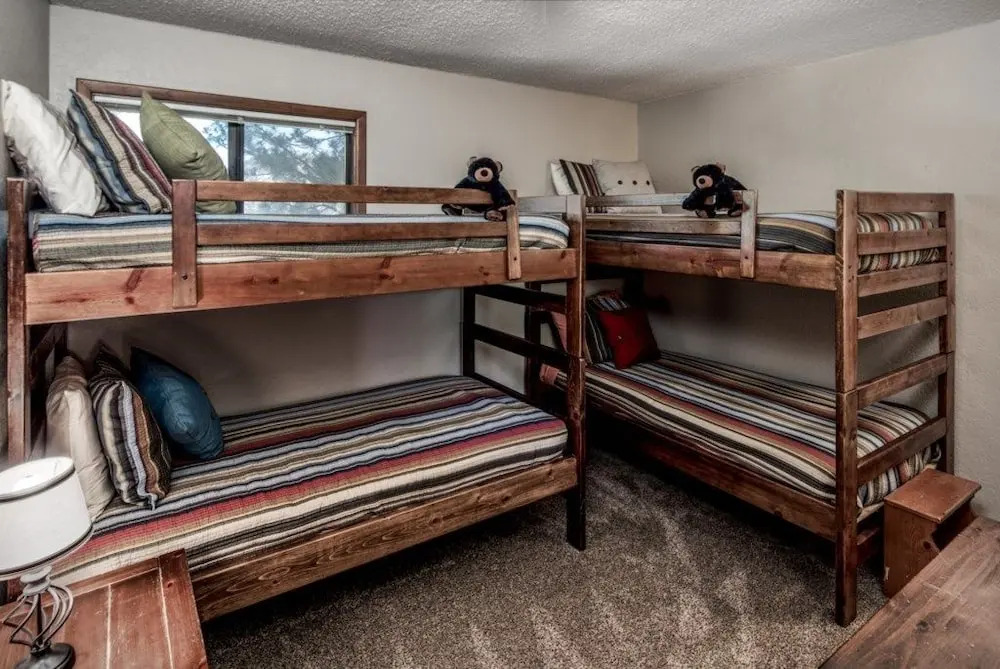 English - Three Bedroom Cabin