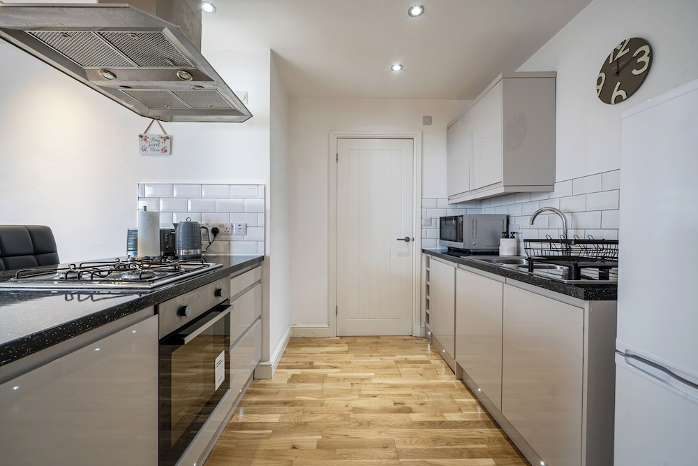 Seaside Cottage Escape in Paignton - Sleeps 4