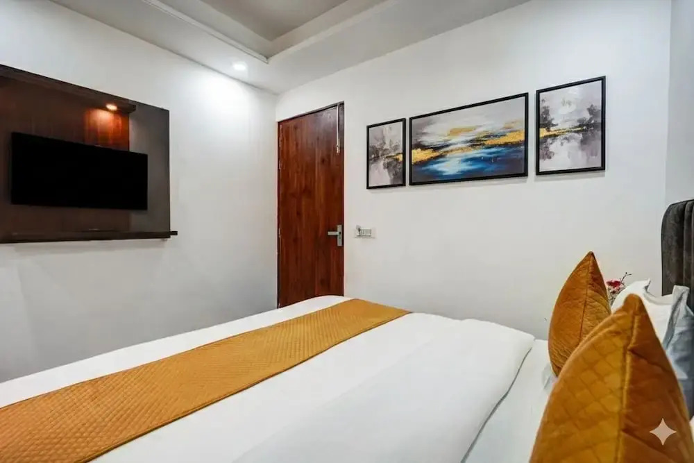 Hotel S R Stay Near Igi Delhi Airport