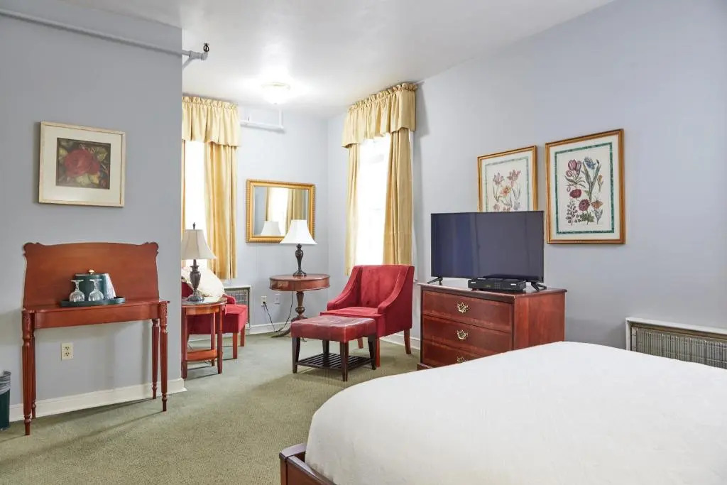 Inn at Longshore