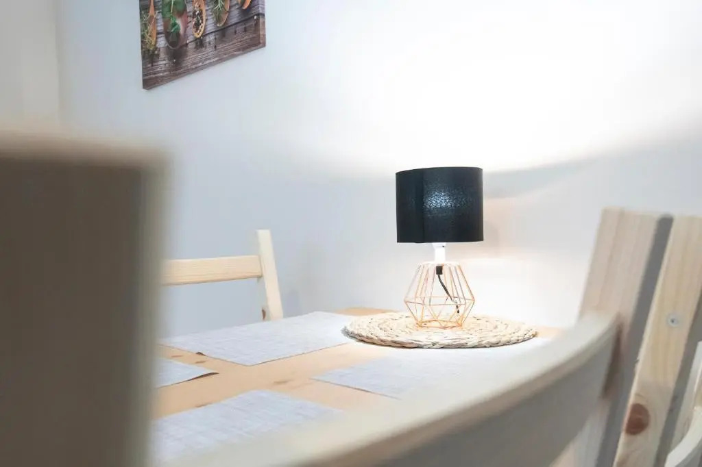 Wohnung 4, Leni