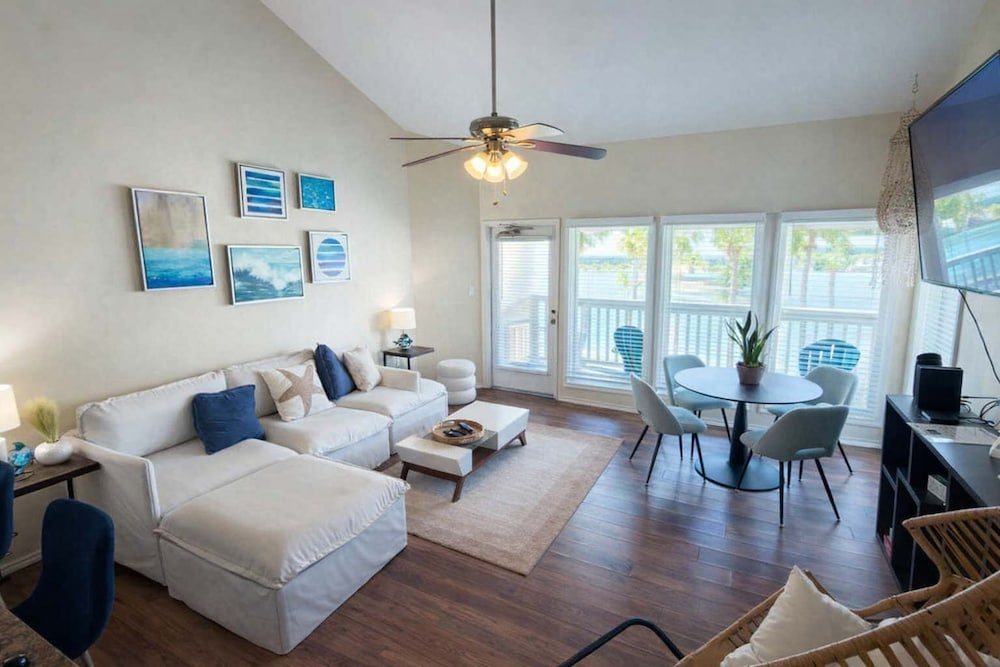 Fresh &bright 1BR Condo - Poolview & Steps to Beach