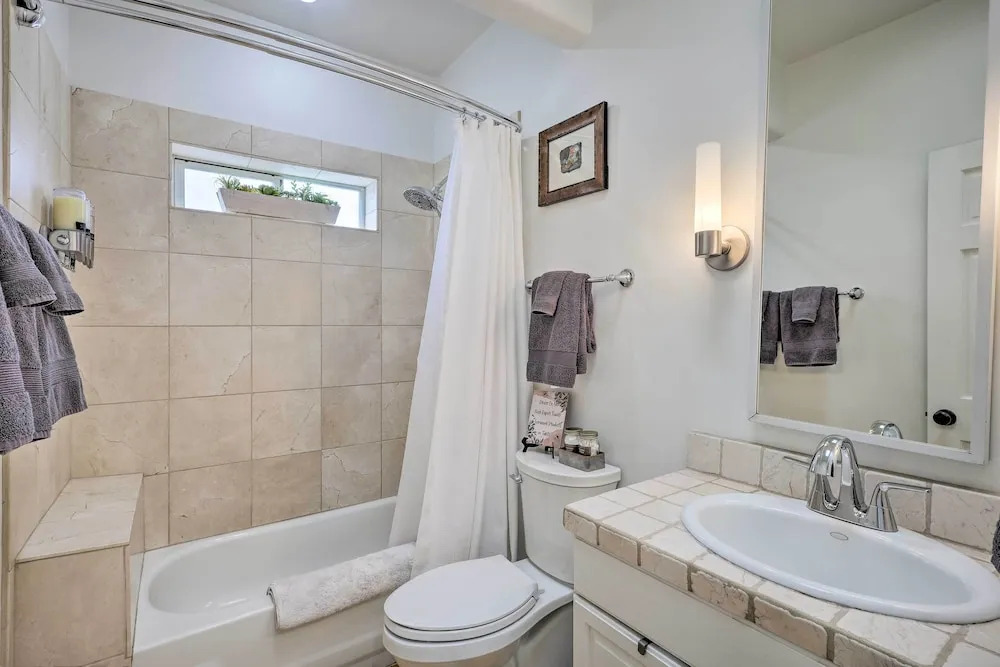 Historic Railyard Bungalow - Walkable Location!