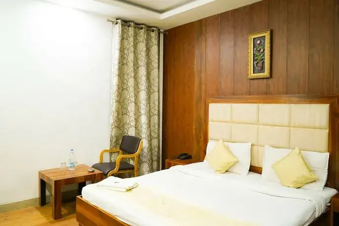 Roomshala 025 Hotel RTS