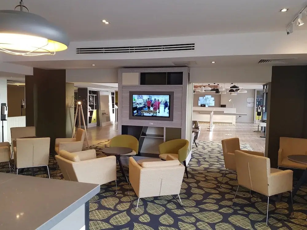 Holiday Inn Luton South M1, JCT.9