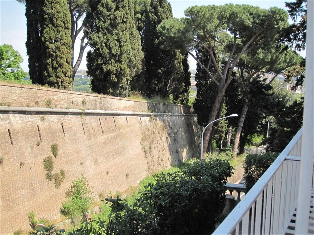 Comfortable Trastevere Apartment, Wifi, Parking
