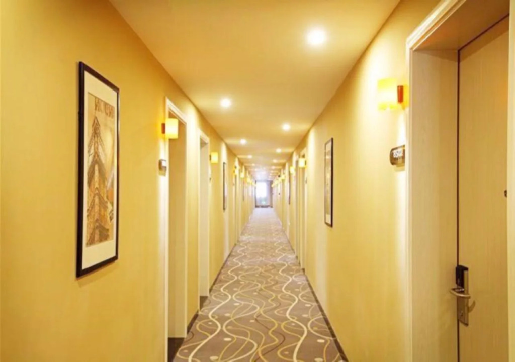 7 Days Premium Shenzhen Pinghu Railway Station7 Days Premium Shenzhen Pinghu Railway Station