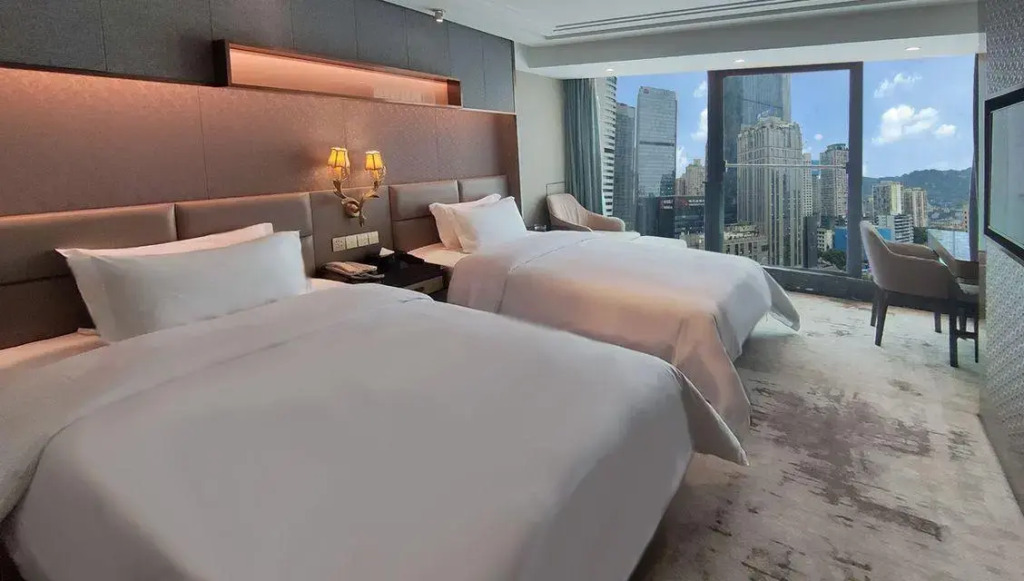 Today High-rise River View Homestay (Chongqing Jiefangbei Pedestrian Street Hong Ya Dong)