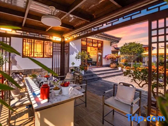 Xian Cottage | Flower Admiring Lakeside Villa Courtyard Homestay (Tengyue Ancient Town Branch)