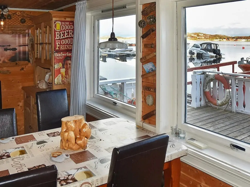 6 person holiday home in Oksvoll