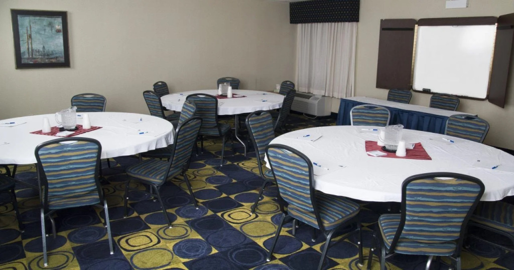 Best Western Plus Heritage Rail-South York/I-83