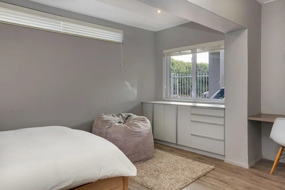 Long Beach Holiday House
