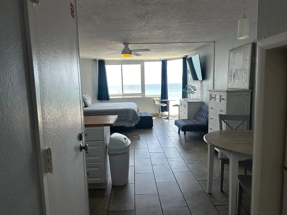 Beach Front Ocean View Condo - Top of the Gulf 615