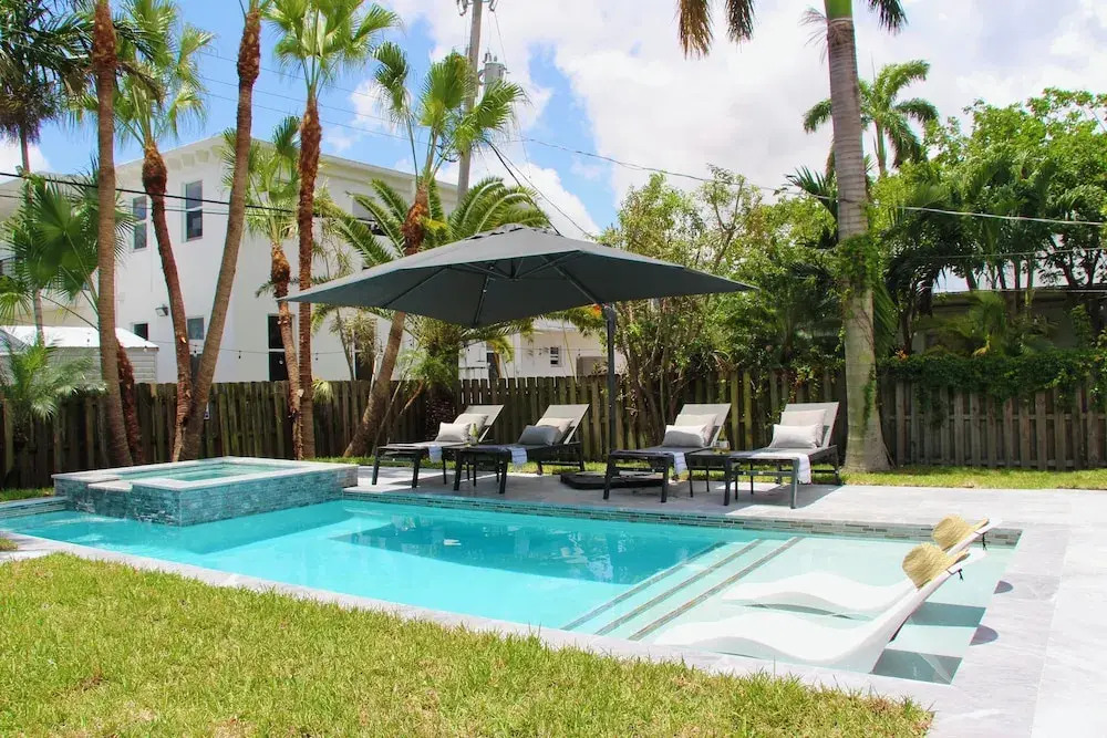 Friendly Fox Luxury Home with Pool & Spa