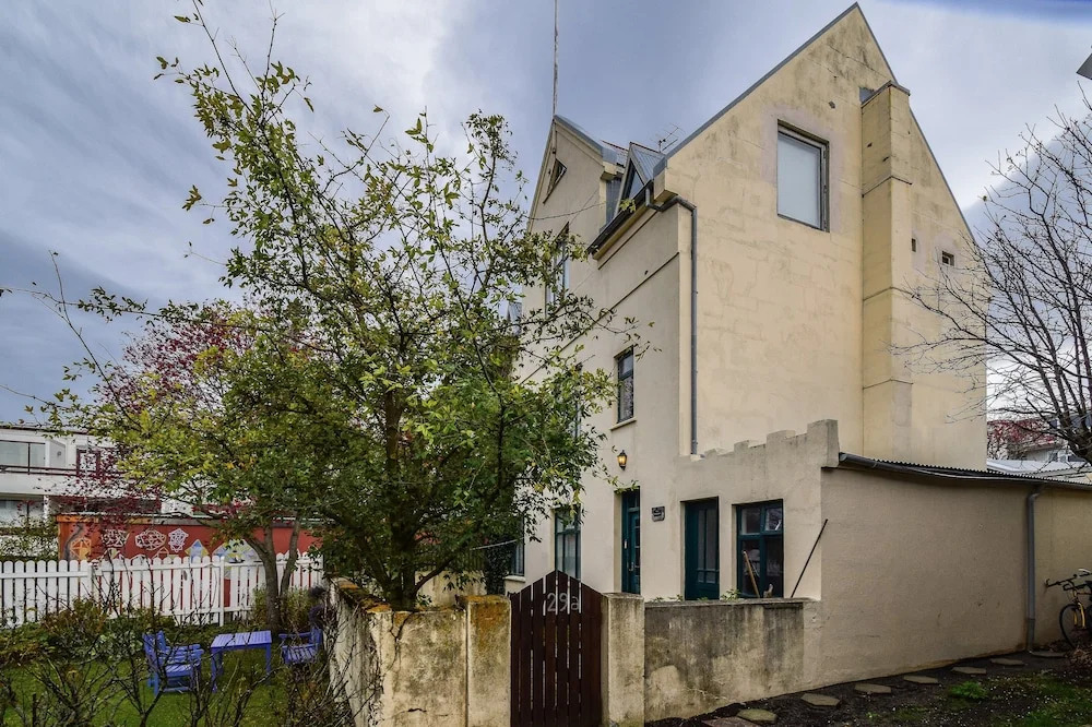 Apartment B29