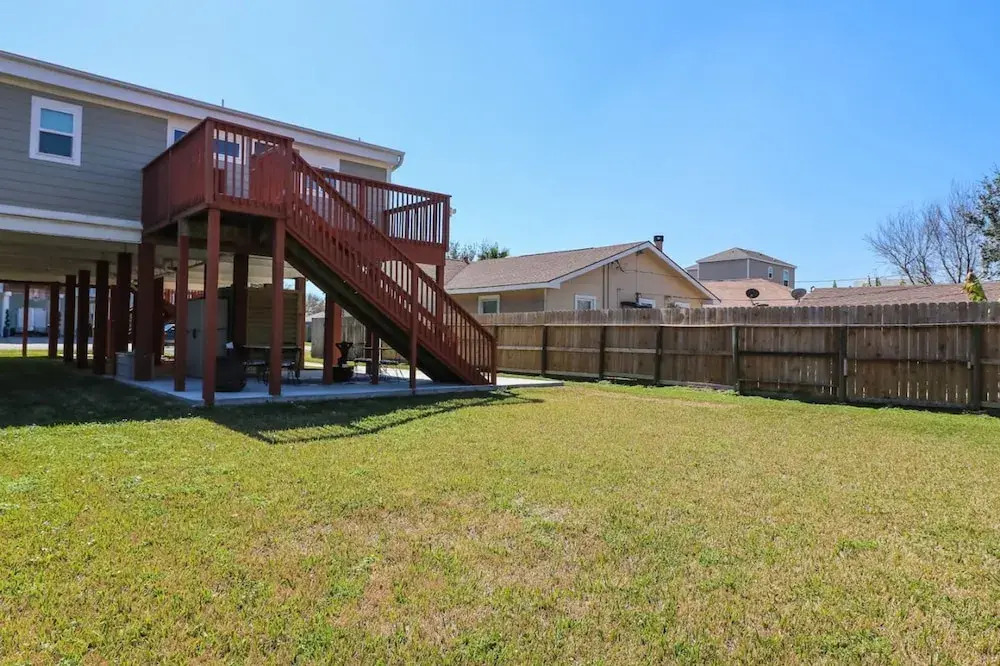 Great Location Spacious Yard Coffee bar