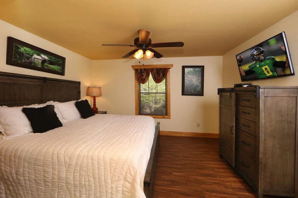 Aqua Paradise - Six Bedroom Chalet