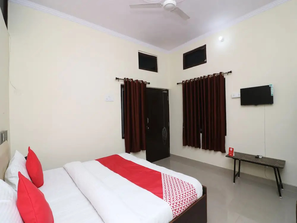 OYO 24823 Amrit Guest House