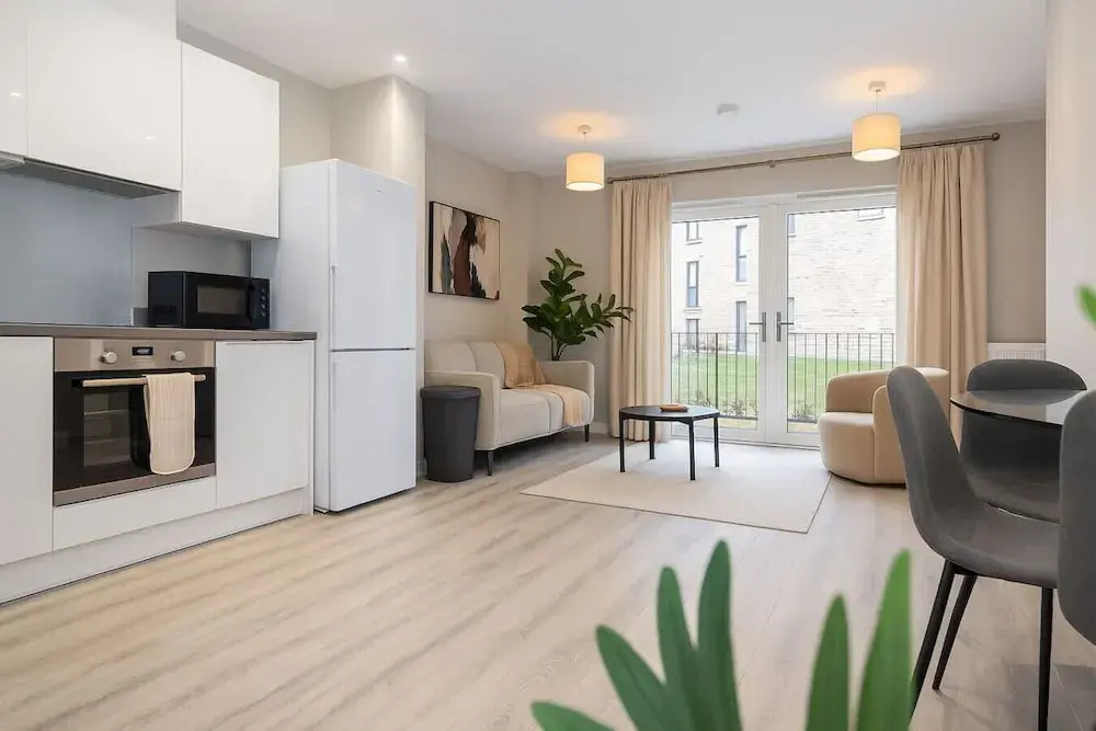 Stunning 3-bedroom Home With Free Parking