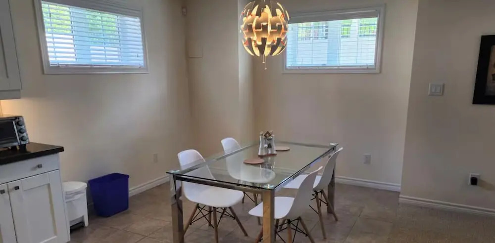 Spacious 2 BR, 3 Beds, Sleeps 6, Kitchen, Laundry