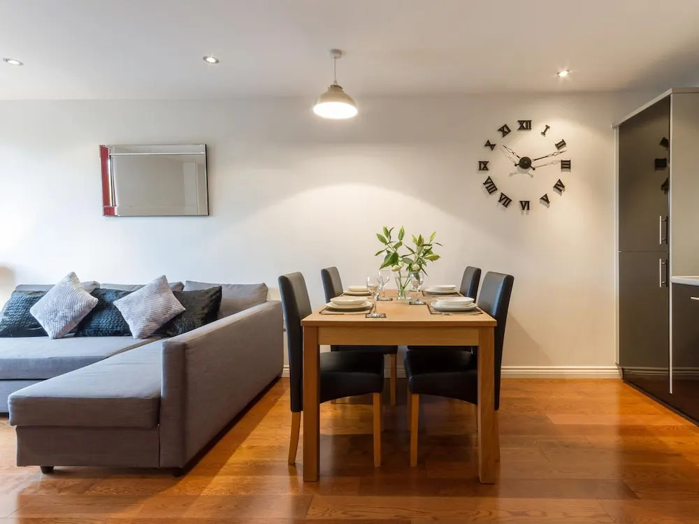 2-bedroom Apartment Riverside Wharf