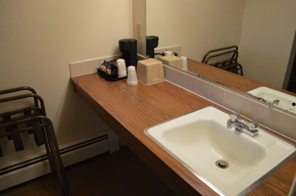 Skyline Motor Inn