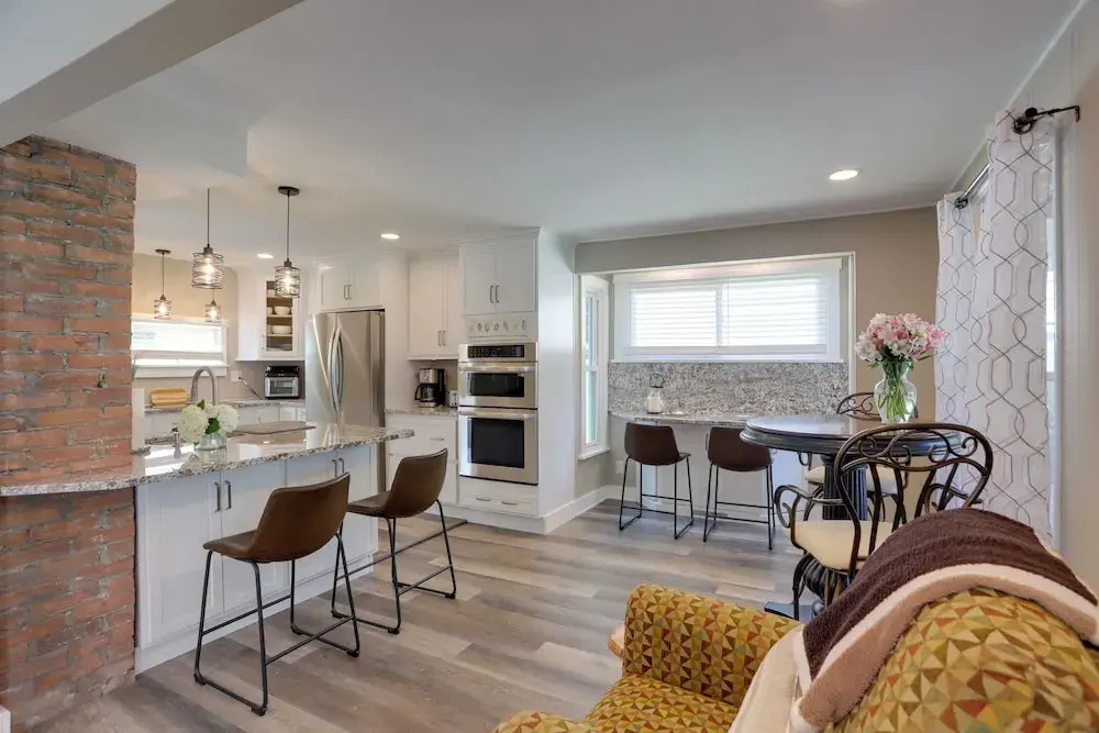 Welcoming Willoughby Home: 1 Mi to Historic Dtwn