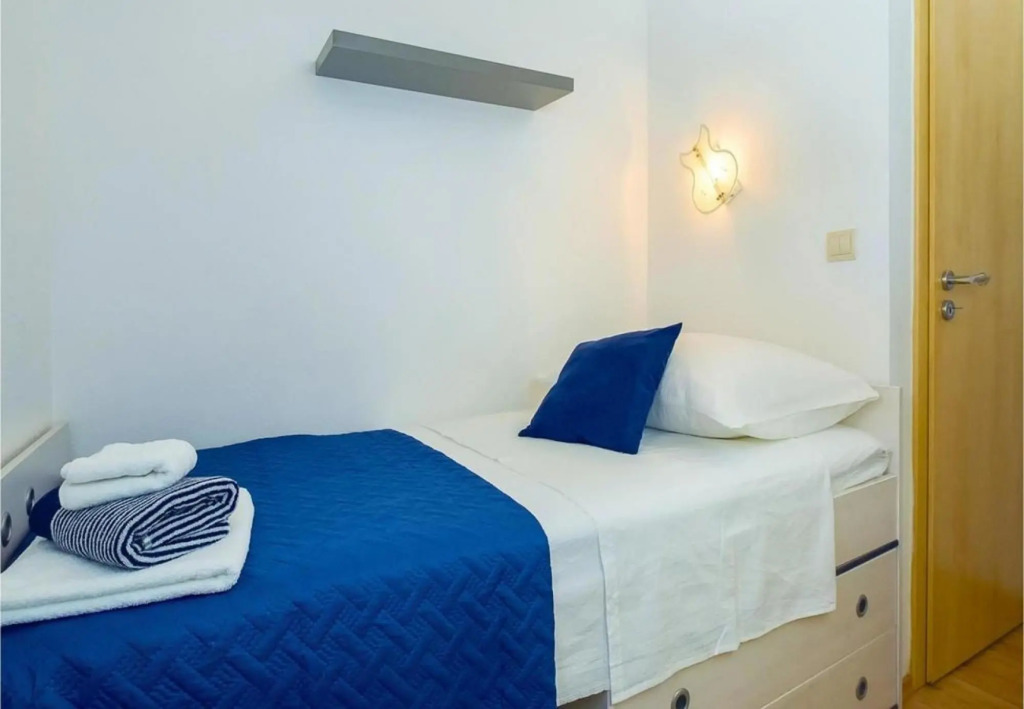 Holiday house Anabella - open swimming pool: Supetar, Island Brac