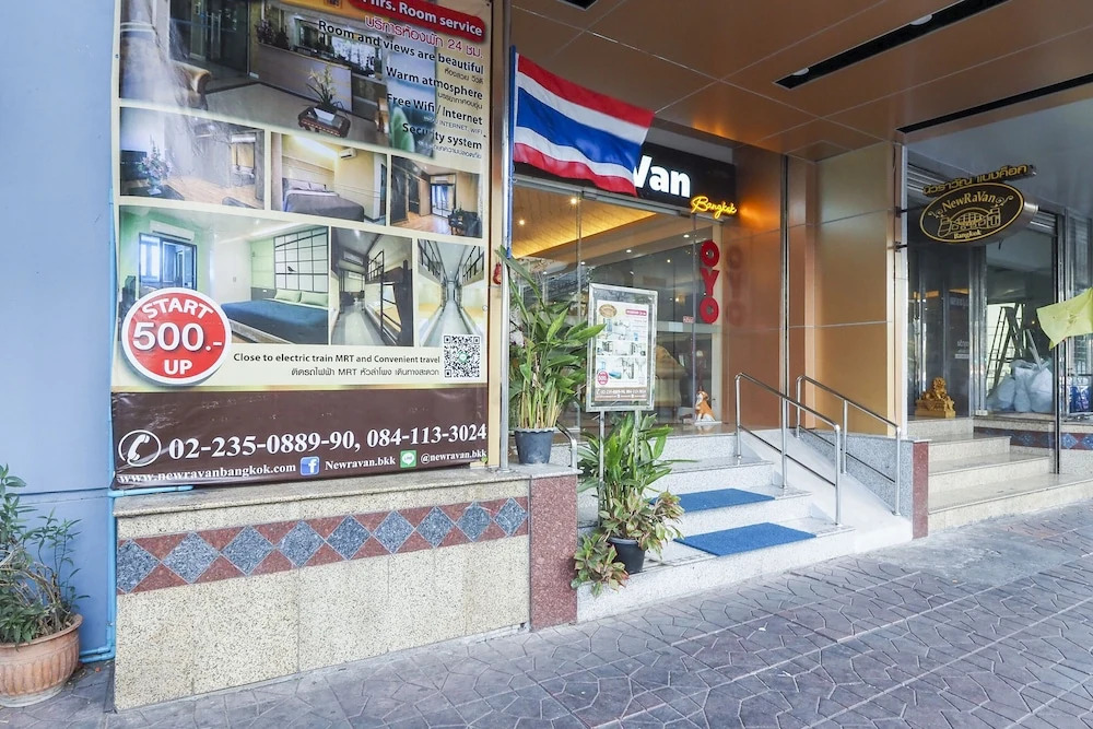 OYO 781 Newravan Bangkok