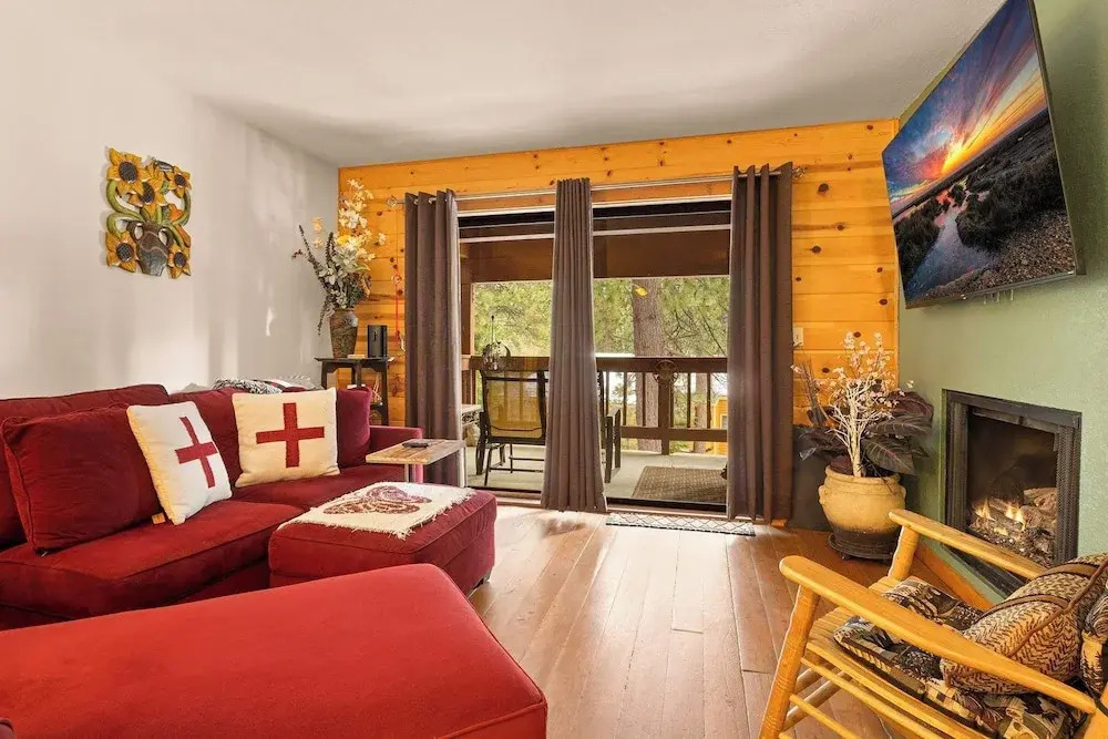 Sierra Pines Retreat Sleeps 6!