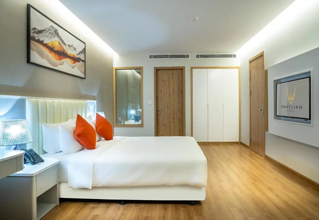 DeLaSea Ha Long Hotel - Modern Bayview Escape