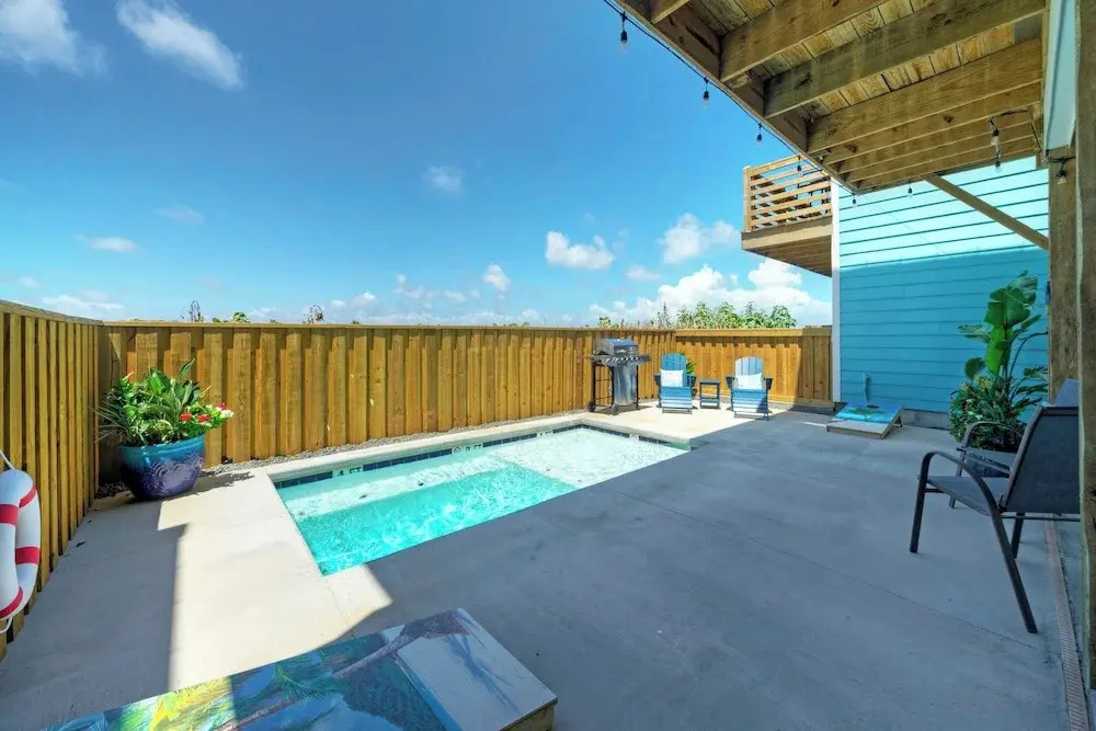 Between the Shores by Avantstay Pool, Boardwalk
