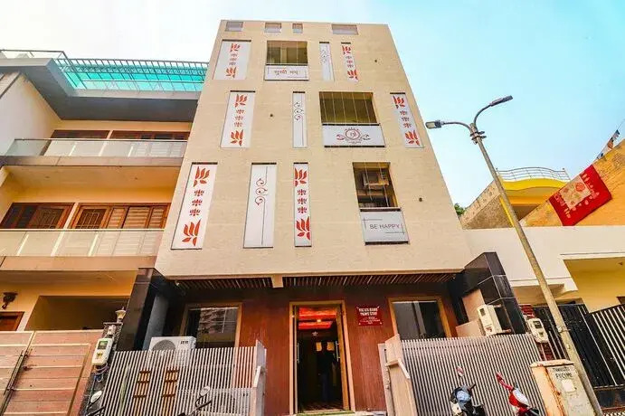 Fabhotel Be Happy