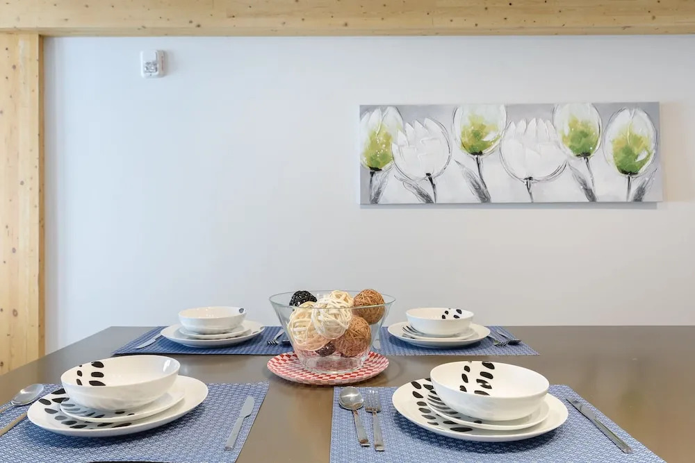Gorgeous 1BR Sleeps 4 in Griffintown