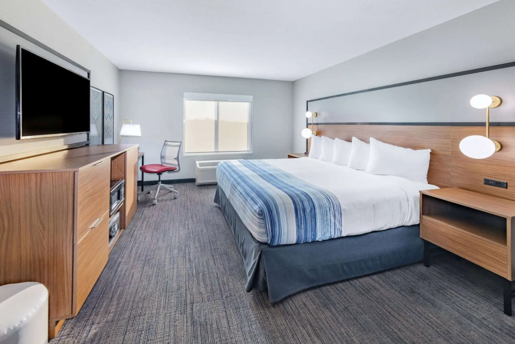 AmericInn by Wyndham International Falls