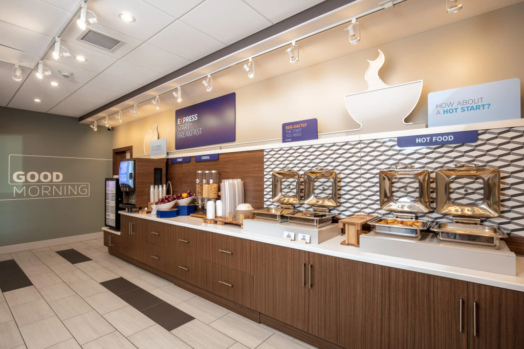 Holiday Inn Express & Suites - Beloit by IHG