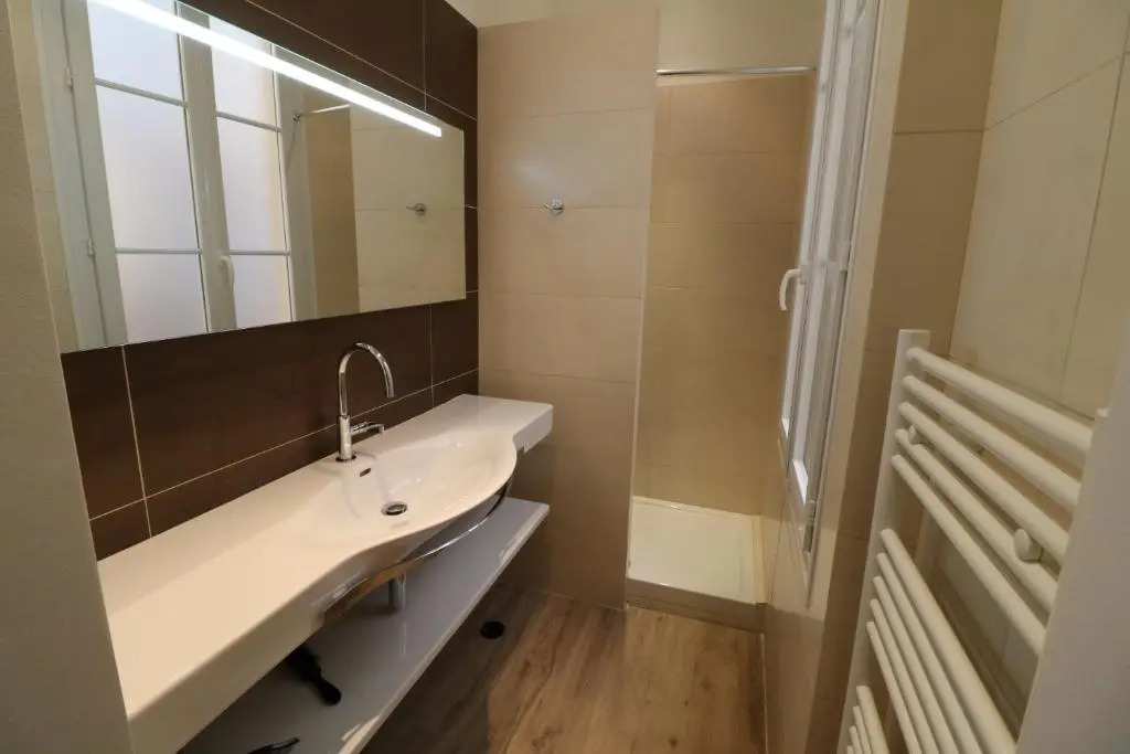 Luxury, central 3 bedroom, 3 bathrooms 5 mins from the Palais 410