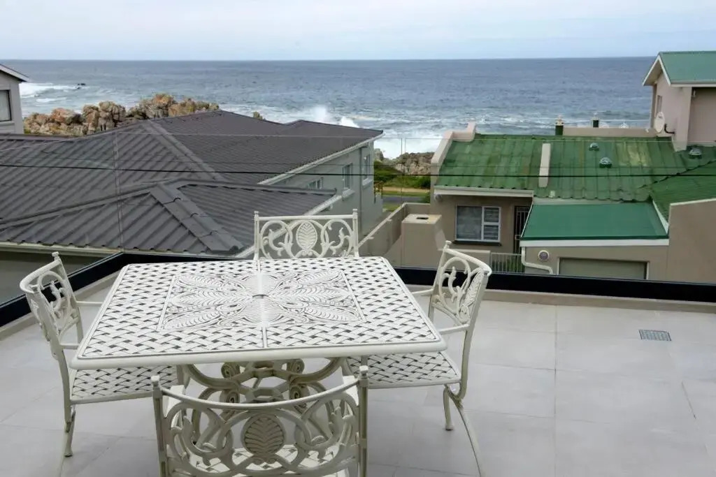 The Whale and Waddler - Unit with a view - and solar energy support