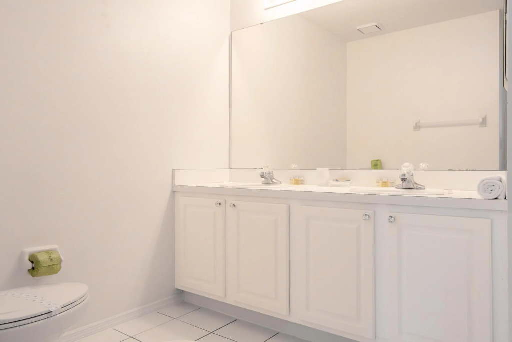 3 Bedroom 2.5 Bathroom Villa with Lakeside Pool, Kissimmee, US