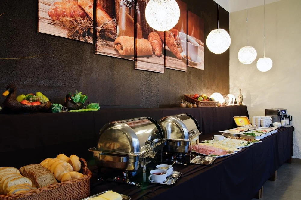 Baza Hotelowa Bobrowiecka 9