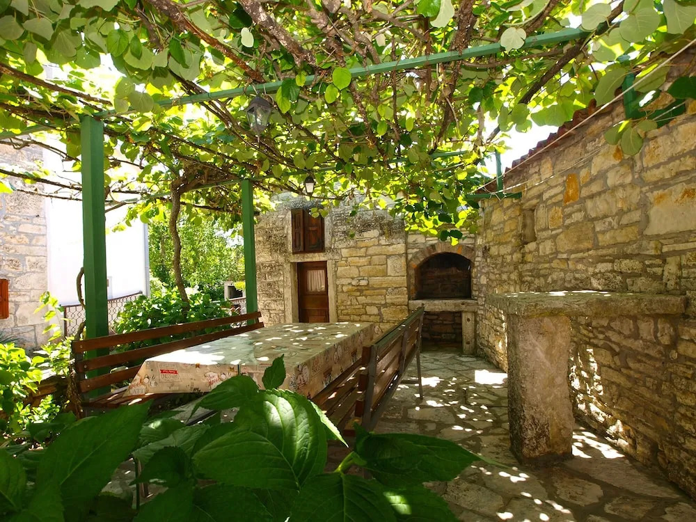 Apartment 1907