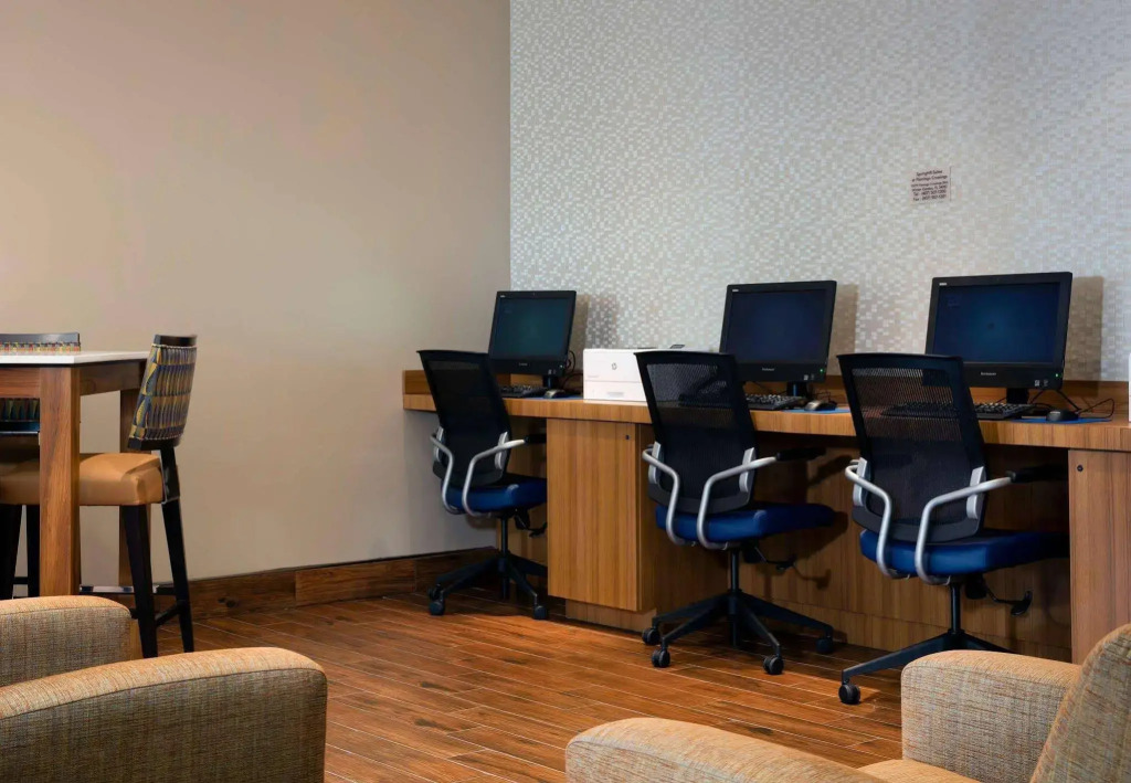 SpringHill Suites Orlando at FLAMINGO CROSSINGS® Town Center/Western Entrance