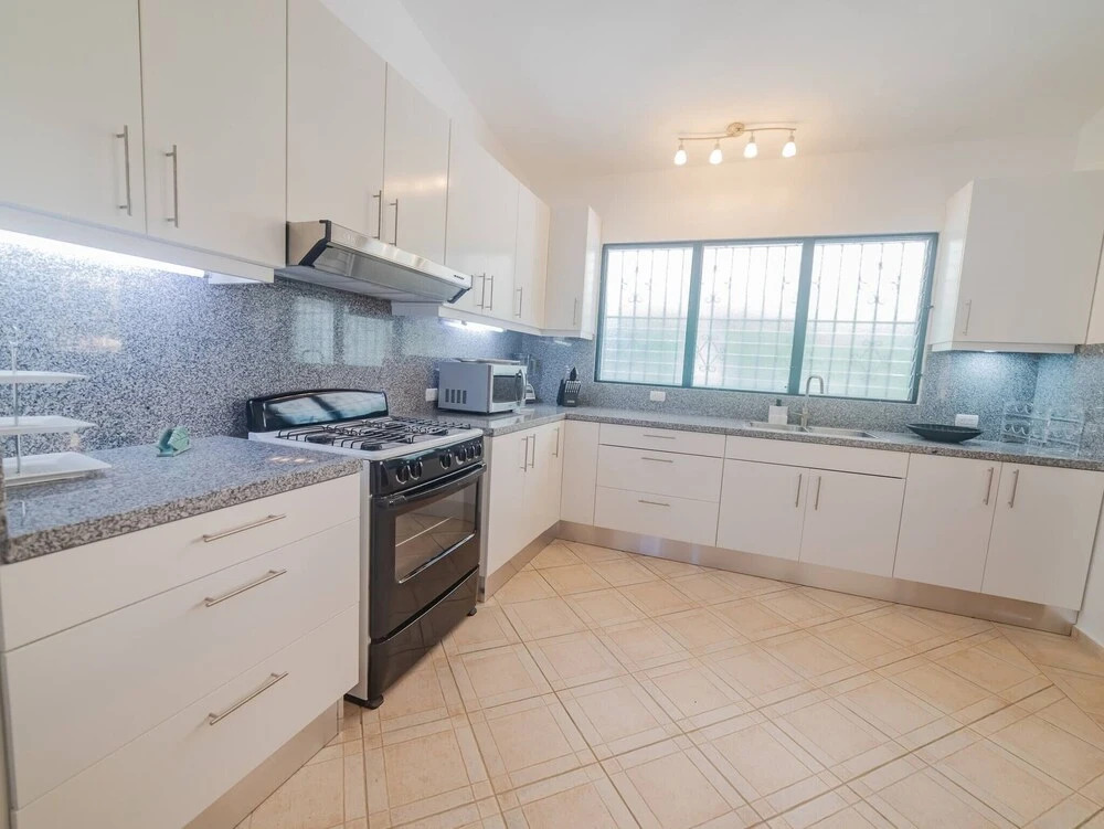 7br Massive Villa In Sosa - 2mins From Nightlife