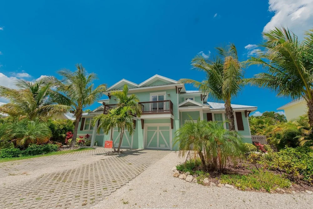 Azure Beach House Apartment 3